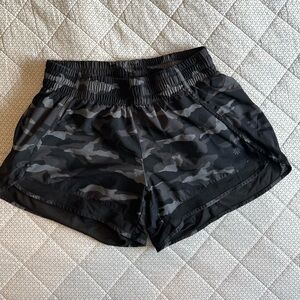 Athleta Shorts Women's Size XS Camo Black Gray Mesh‎ Racer Running 4" Lined